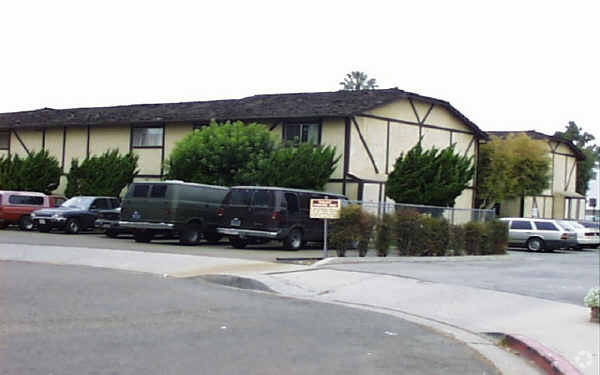 Building Photo - Del Mar Court Apartments