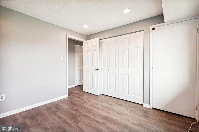 Building Photo - 12405 Hickory Tree Way