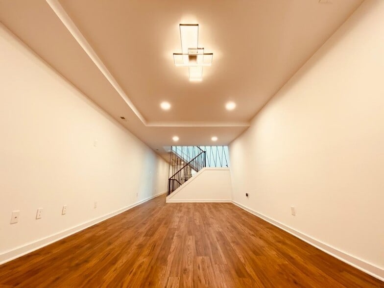 Building Photo - 2727 Huntingdon Ave