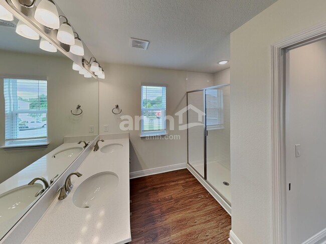 Building Photo - 1238 Sky Lks Dr