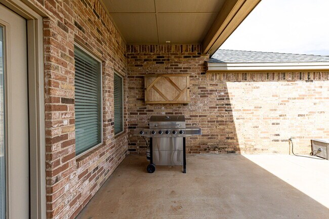 Building Photo - Luxury 4-Bedroom, 3-Bathroom Home in Kelse...