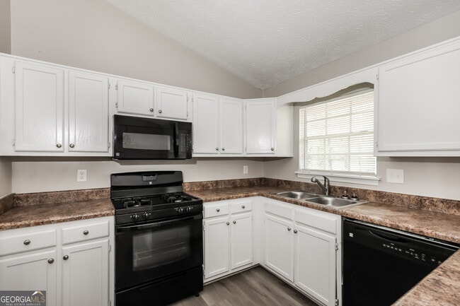 Building Photo - 8304 Beechwood Trce