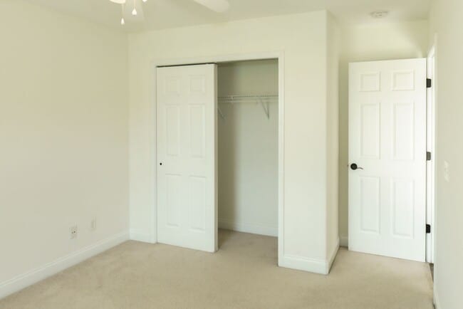 Building Photo - Three Bedroom on the Pond in Hearthstone Lakes Community