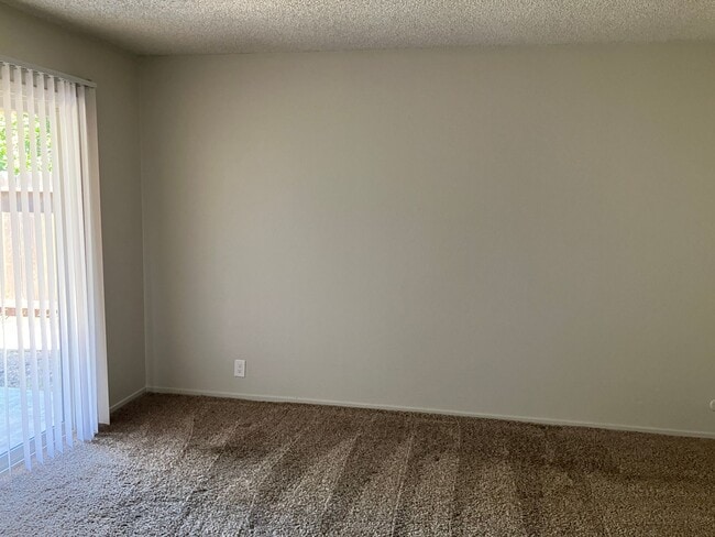 Building Photo - 2025 Wylie Dr