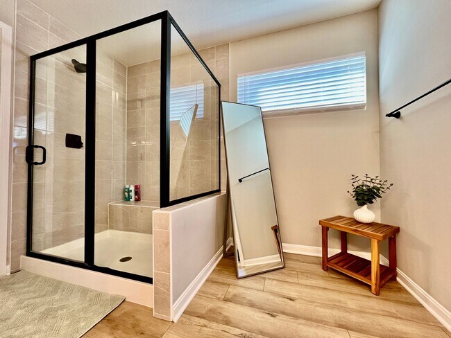 Building Photo - Fully Furnished Executive Miamisburg Home