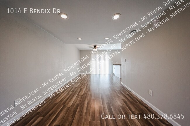 Building Photo - 1014 E Bendix Dr