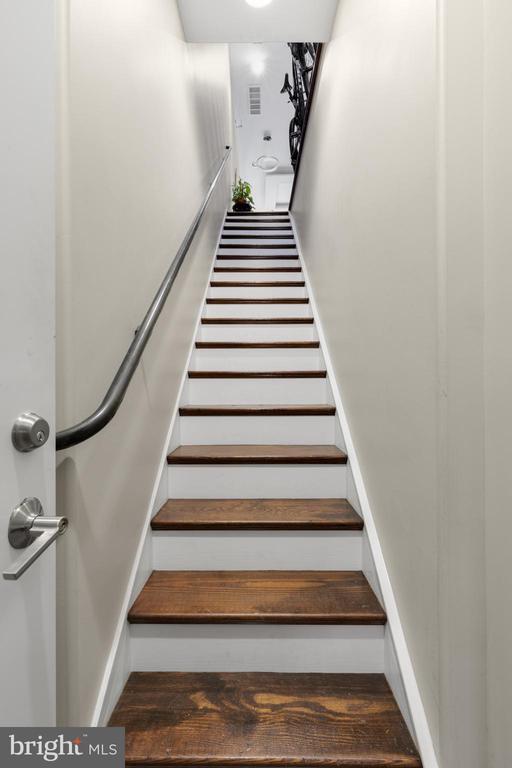 Building Photo - 221 W Girard Ave