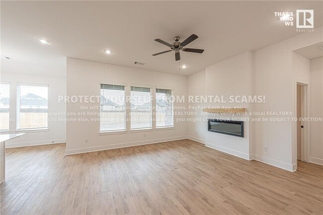 Building Photo - 566 Mcleod Dr