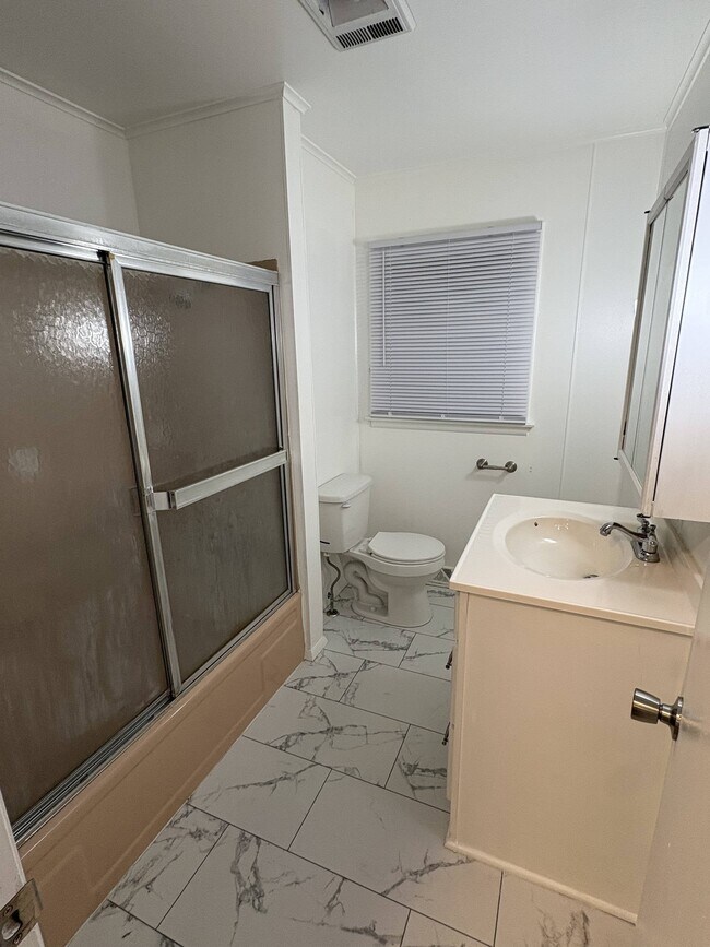 Building Photo - 22 Savannah St