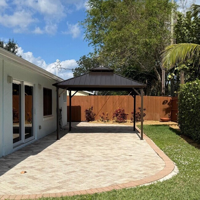 Building Photo - 1611 Treemont Ave