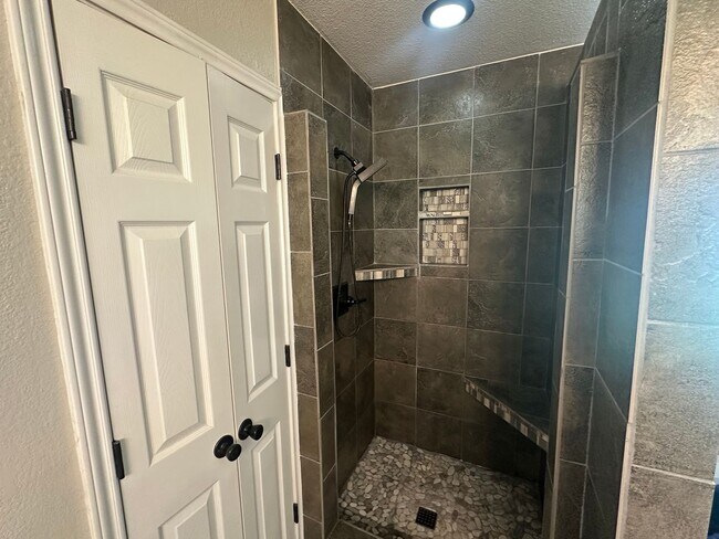 Building Photo - 3104 Valley Oaks Cir