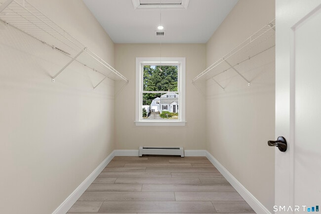 Building Photo - 10 Highland Pl