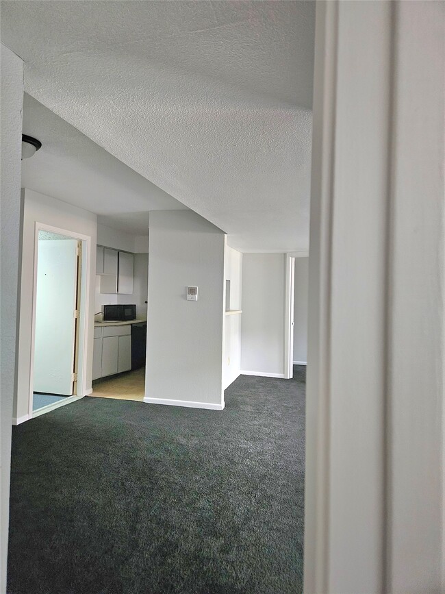 Building Photo - 8421 Hearth Dr