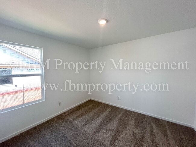 Building Photo - 644 W Criner St