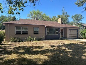 Building Photo - 3 bed 1 bath house