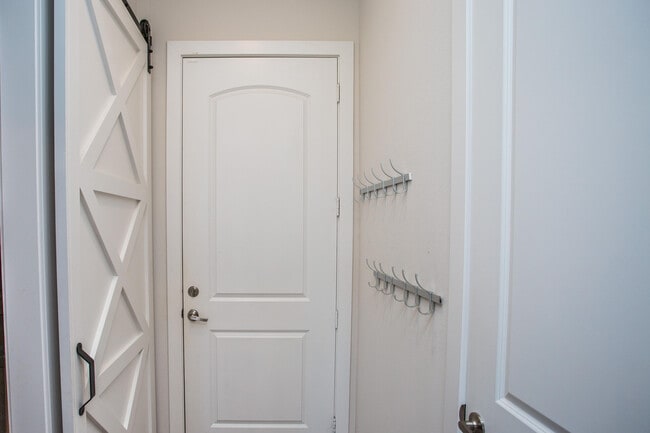 Building Photo - 23 Wilshire Blvd