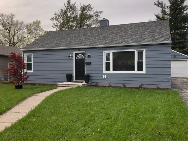 Building Photo - 903 Kingsley Ave