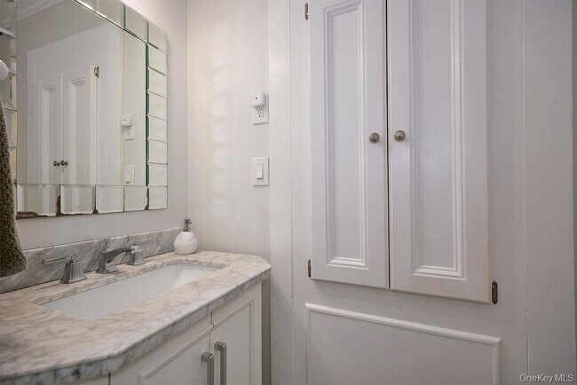 Building Photo - 4 Glenwolde Park