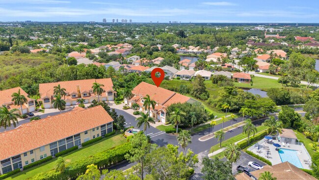 Building Photo - 28650 Carriage Home Dr