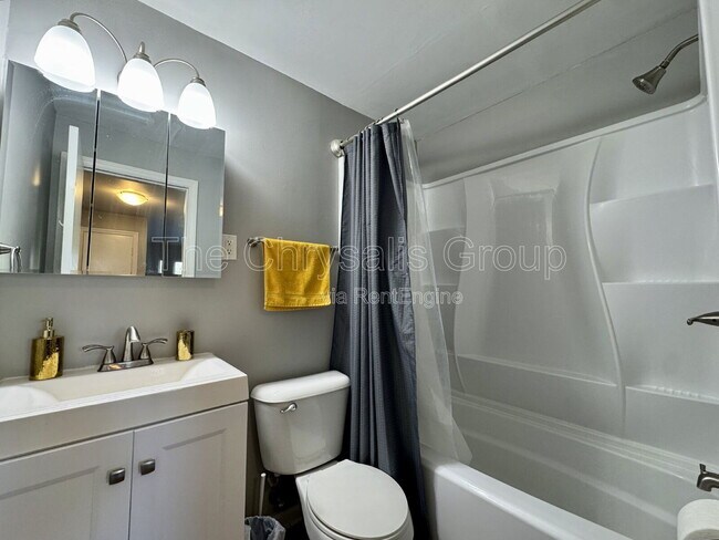 Building Photo - 1444 State St