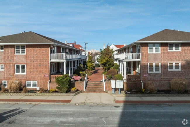 Building Photo - 251-255 W Broadway