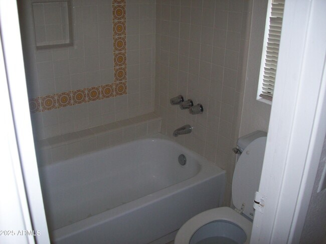Building Photo - 7557 N Dreamy Draw Dr