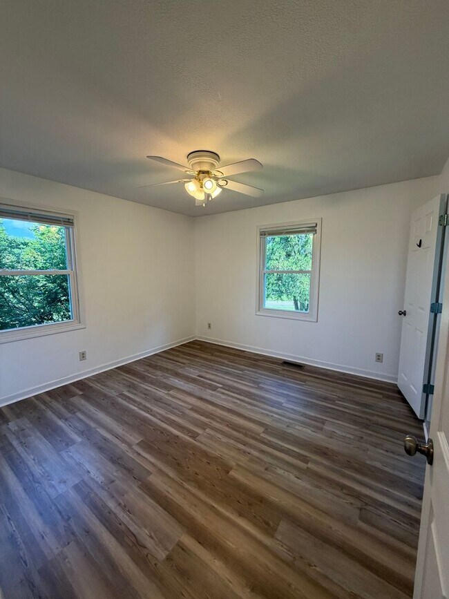 Building Photo - Situated in the heart of Sango, massive lot, and includes a fully finished & recently remodeled b...