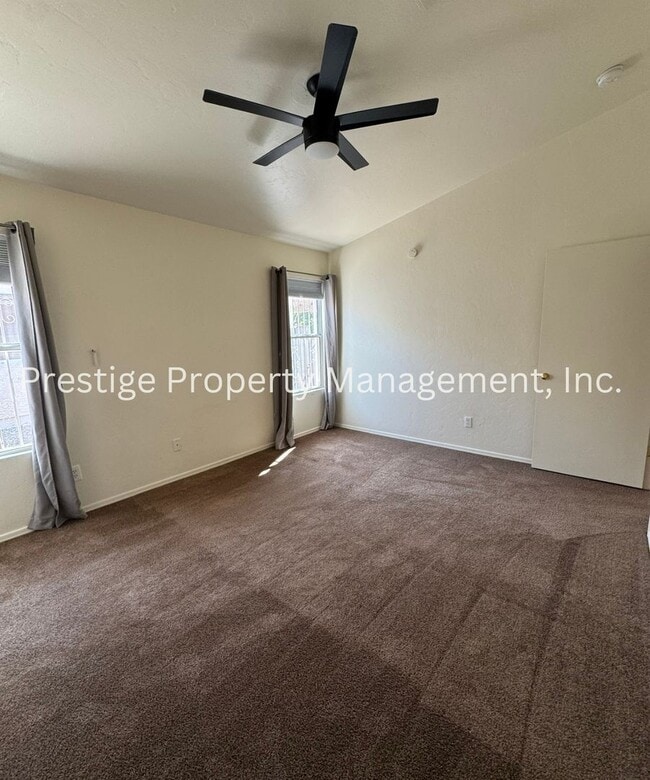 Building Photo - Cozy East Side Home W/ a Den