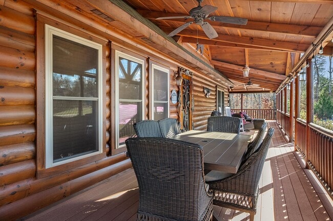 Building Photo - Sevierville 37876 - 3 bedroom, 3.5 Bath, 2486 sq. ft. Cabin and a 672 sq. ft. Studio above garage...