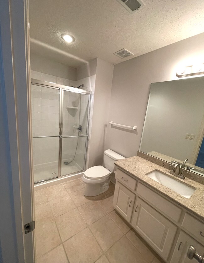Building Photo - Comfort Meets Function in This 4-Bedroom H...