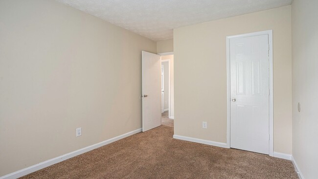 Building Photo - 3 bdrm, 2.5 bath in Lithonia