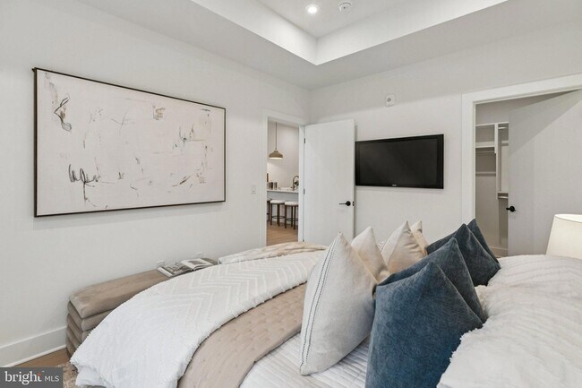 Building Photo - 30 W Allens Ln