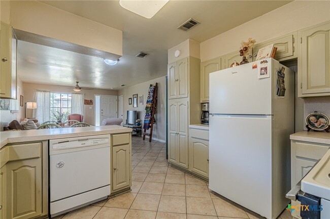 Building Photo - 324 Craddock Ave