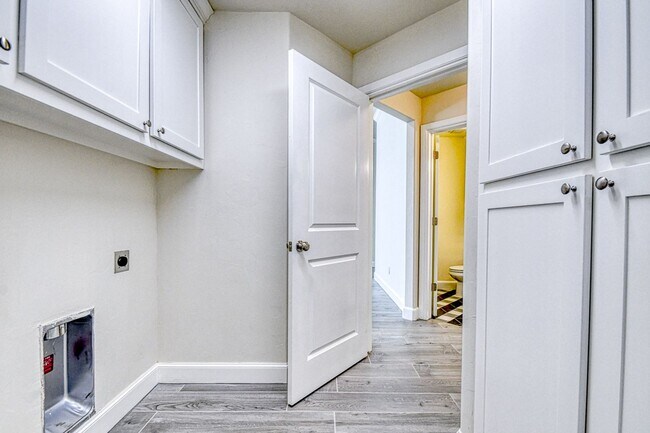 Building Photo - 3112 Pebble Pond Dr