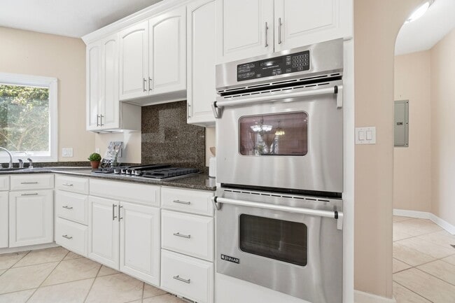 Building Photo - Ready NOW in The Reserve at Great Neck, Top-Rated Schools, Pet Friendly