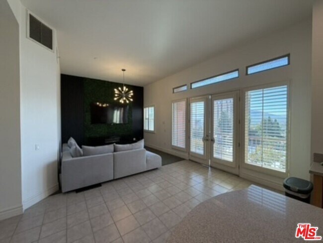 Building Photo - 150 S San Fernando Blvd