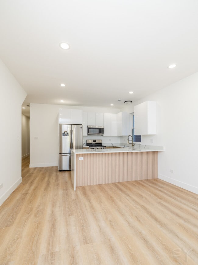 Building Photo - 1245 S Fairfield Ave