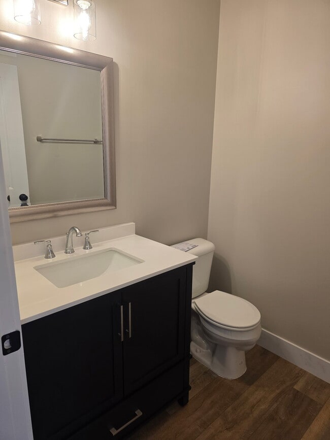 Building Photo - 609 Detroit St