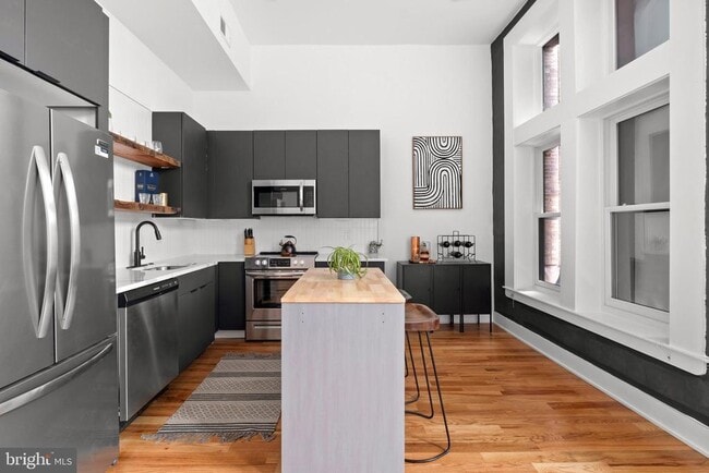 Building Photo - 1221 4 St