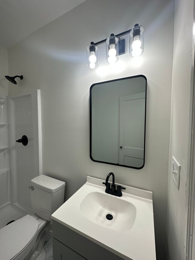 Building Photo - Fully Renovated 1-Bedroom Duplex in the Heart of Shandon – Minutes from USC & Fort Jackson! - 373...