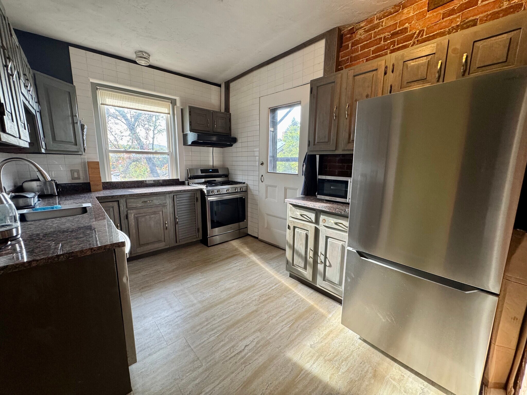 Building Photo - 48 Kent St