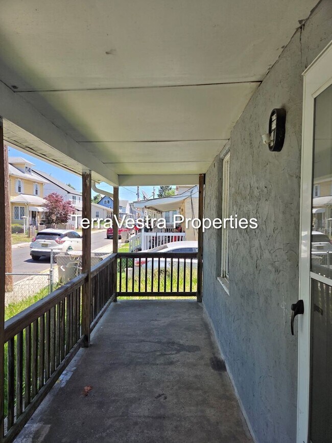 Building Photo - Single Family in Paulsboro! Eligible for $500 Security Deposit.