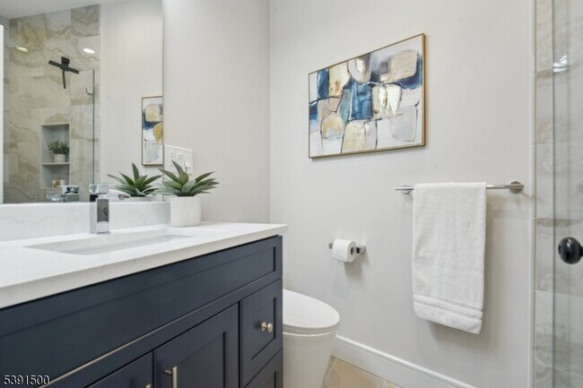 Building Photo - 15 Lake Rd