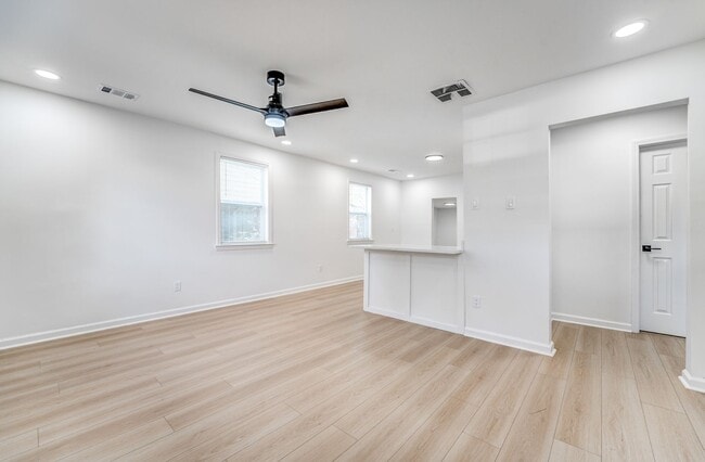 Building Photo - 1865 Ferber Ave