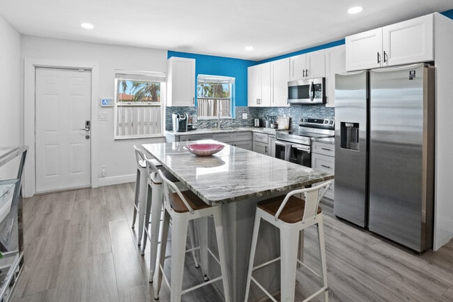 Building Photo - 2023 NE 15th Ave