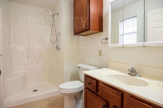 Building Photo - 2 bedroom, 2 bath duplex in Oklahoma