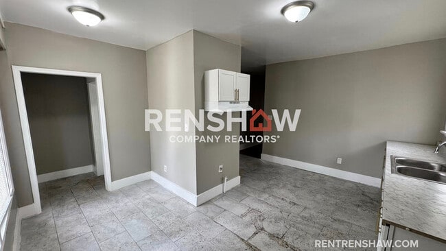 Building Photo - 919 N Willett St