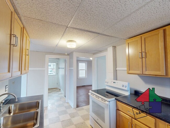 Building Photo - Save Big This Winter! 3BR Cottage – Heat Included!