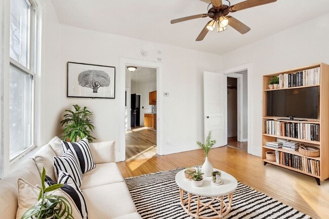 Primary Photo - 2 bed 1 bath apartment newly remodeled, lo...