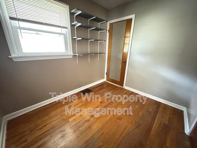 Building Photo - 90 W St Anthony Ln